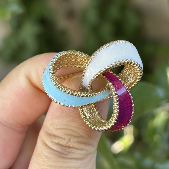 RARE Vintage Ciner Red White Blue Enamel Interlocking Loop Gold Tone Brooch Pin - Picture 5 of 6